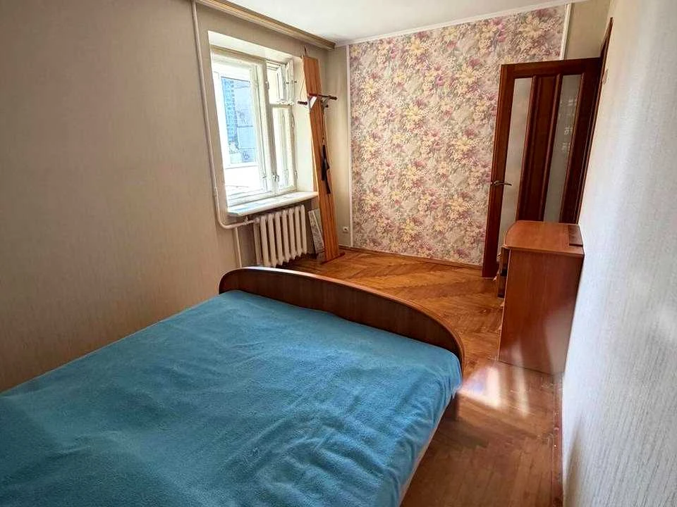 Apartment. Kyiv, Beryesteysk Street.