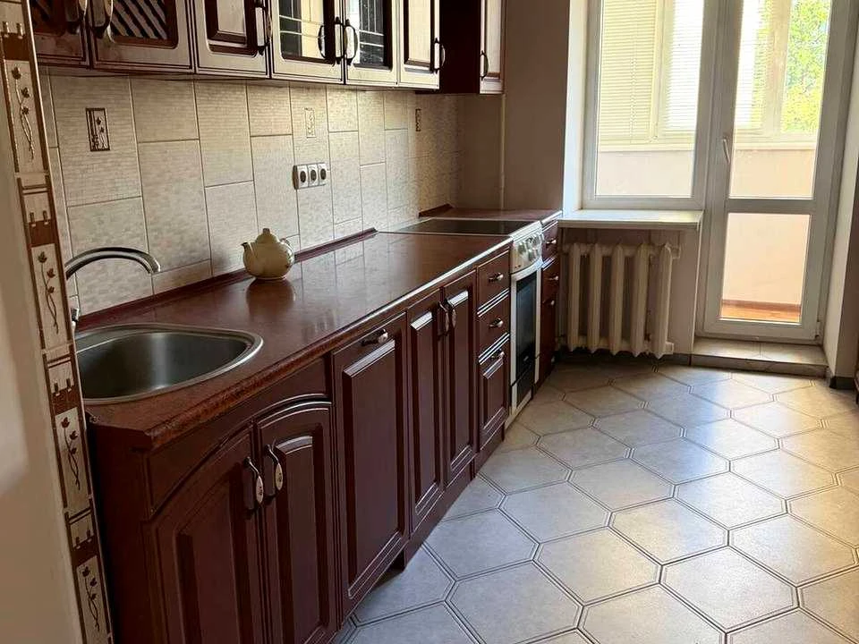 Apartment. Kyiv, Beryesteysk Street.