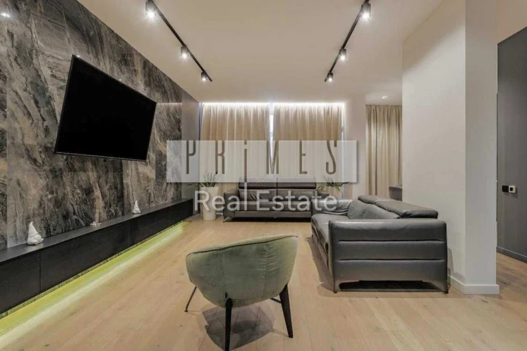 No commission. Sale of a 3-room apartment 130 m2 in the residential complex "Novopecherski"