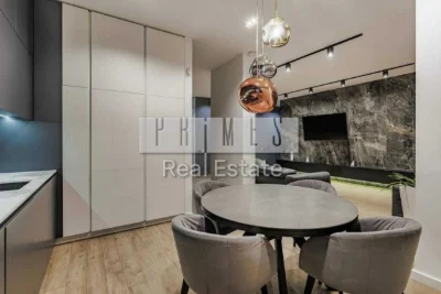 No commission. Sale of a 3-room apartment 130 m2 in the residential complex "Novopecherski"