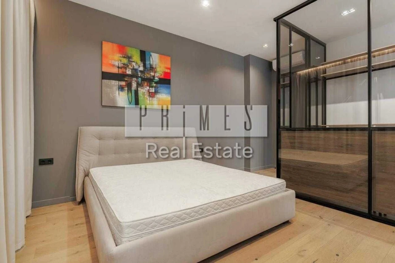 No commission. Sale of a 3-room apartment 130 m2 in the residential complex "Novopecherski"