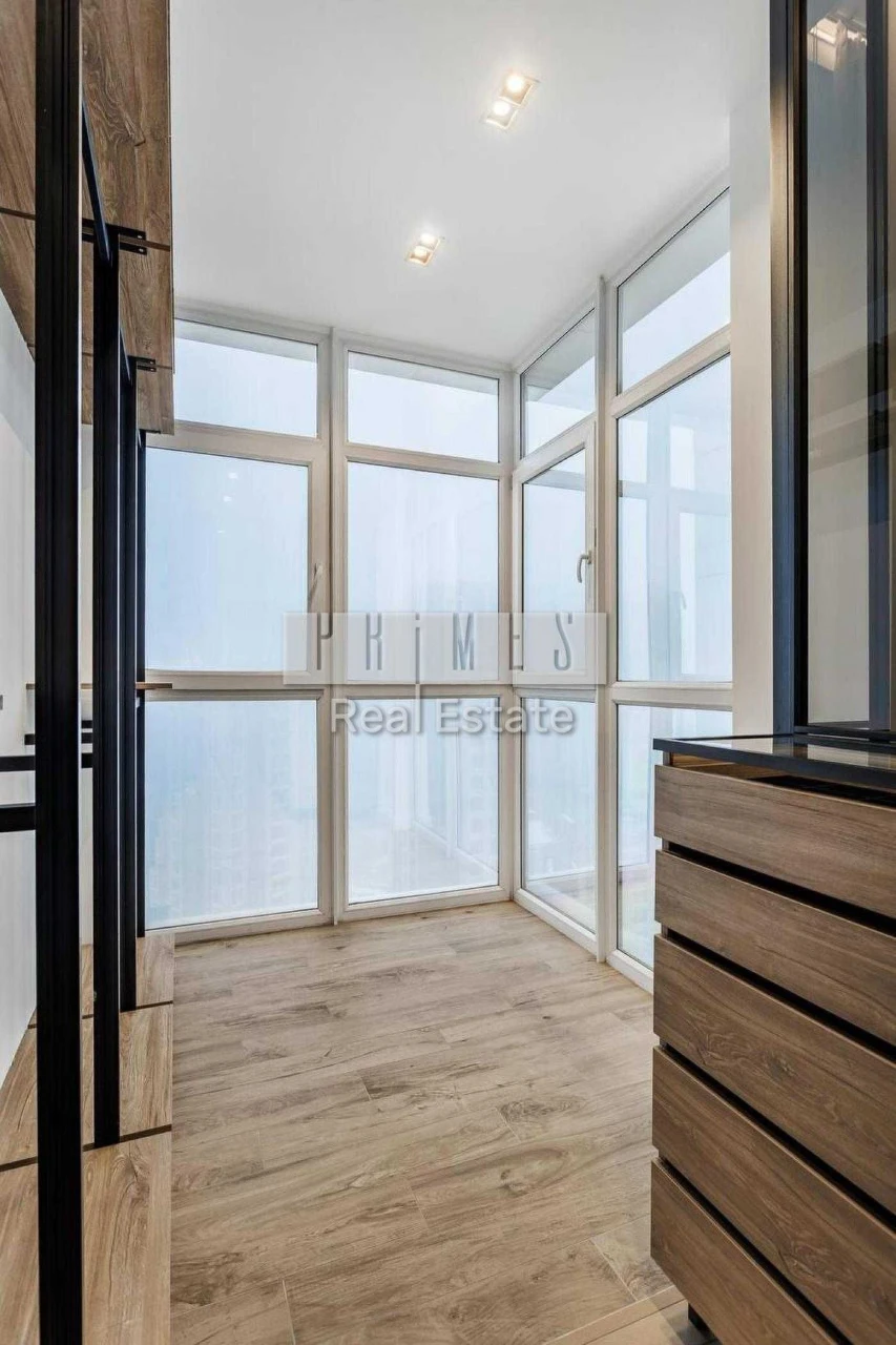 No commission. Sale of a 3-room apartment 130 m2 in the residential complex "Novopecherski"