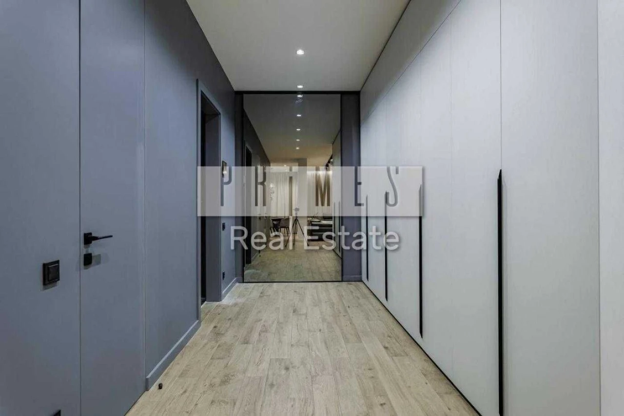 No commission. Sale of a 3-room apartment 130 m2 in the residential complex "Novopecherski"