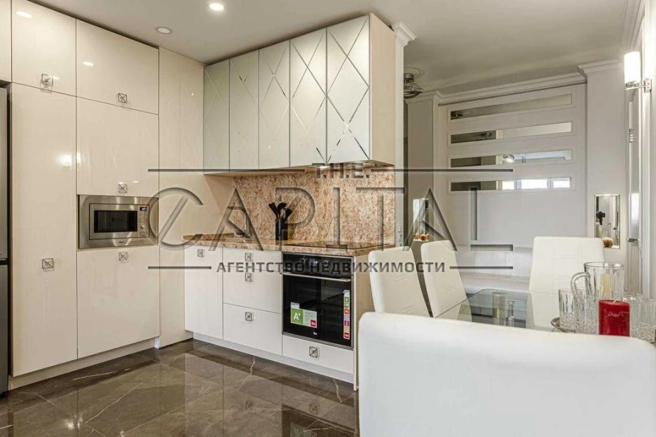 Sale of an apartment in the Podvisotsky residential complex, 77 square meters, Kakh Bendukidze, Pechersky