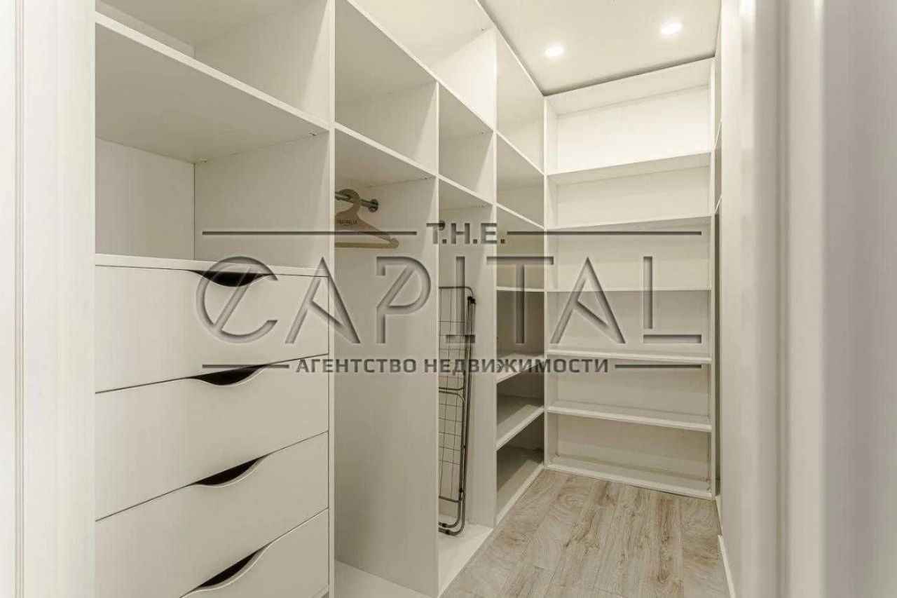Sale of an apartment in the Podvisotsky residential complex, 77 square meters, Kakh Bendukidze, Pechersky