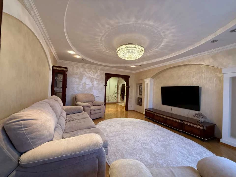 Apartment. Kyiv, Sribnokilska St.