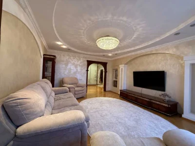 Apartment. Kyiv, Sribnokilska St.