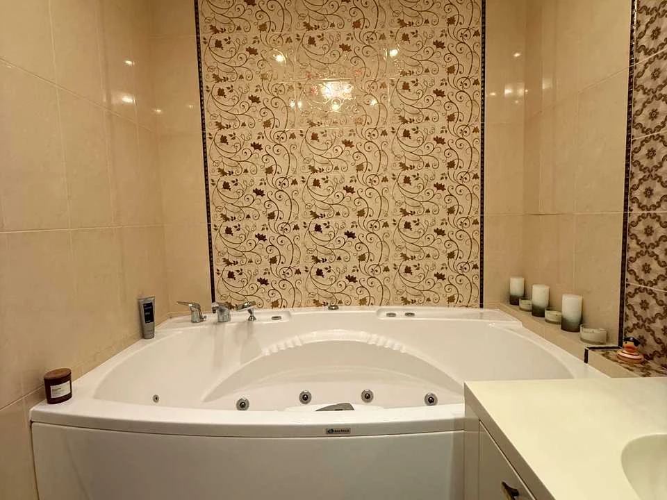 Apartment. Kyiv, Sribnokilska St.