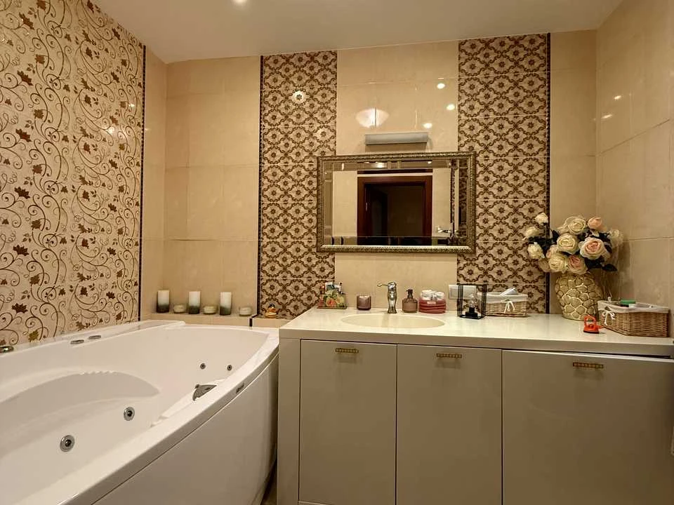 Apartment. Kyiv, Sribnokilska St.