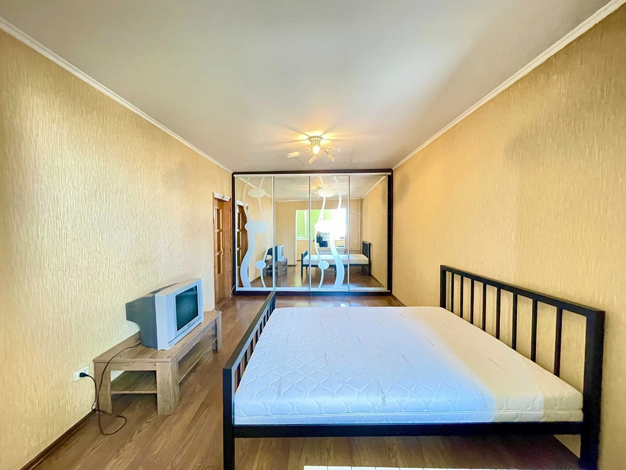 For sale 1-bedroom apartment, Alexander Koshytsia Street 9, metro