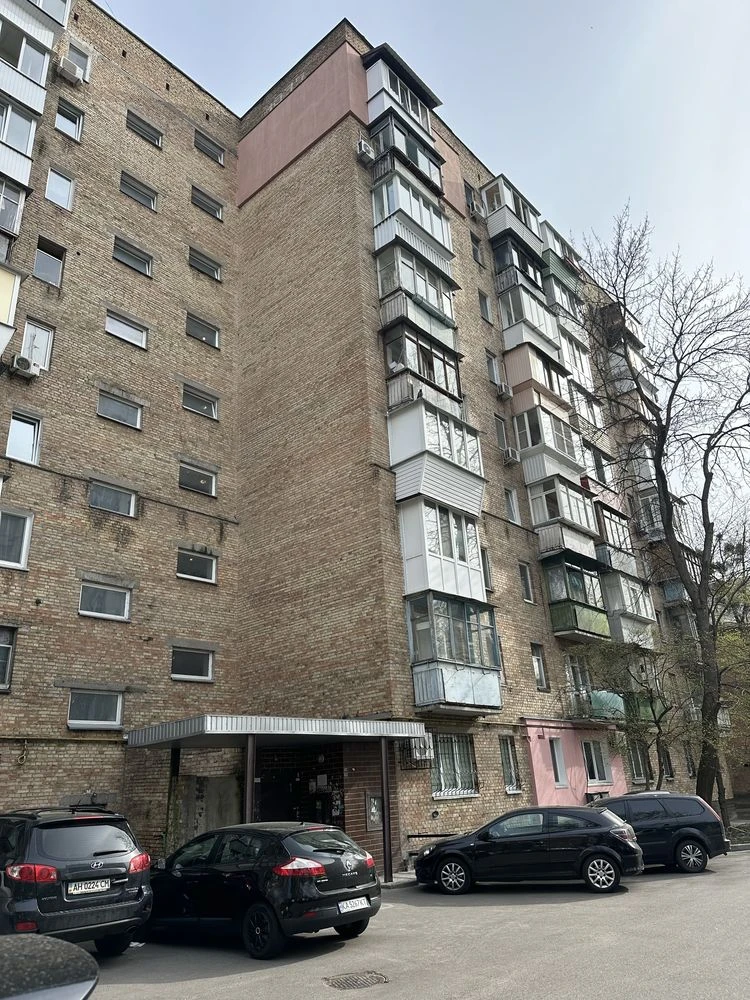 Pechersk 1 room small apartment 22 sq.m. With renovation and furniture