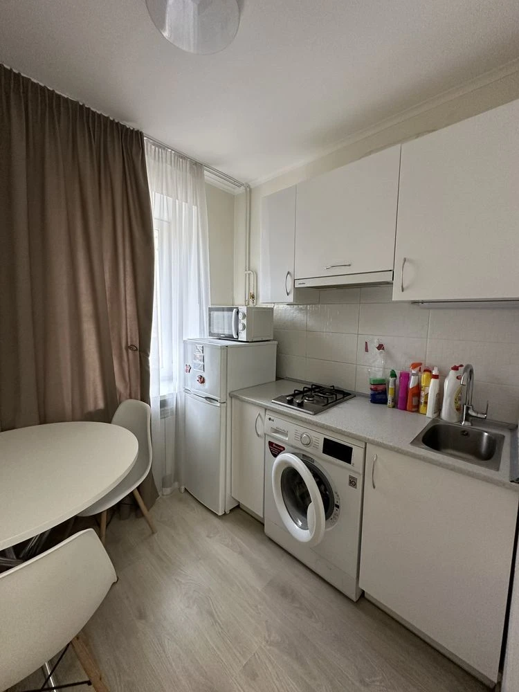 Pechersk 1 room small apartment 22 sq.m. With renovation and furniture