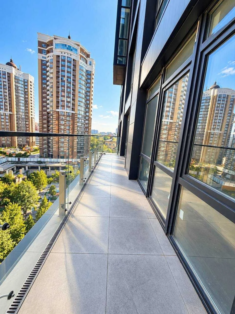 Sale of Greenville Park business class residential complex (Greenville) with a terrace