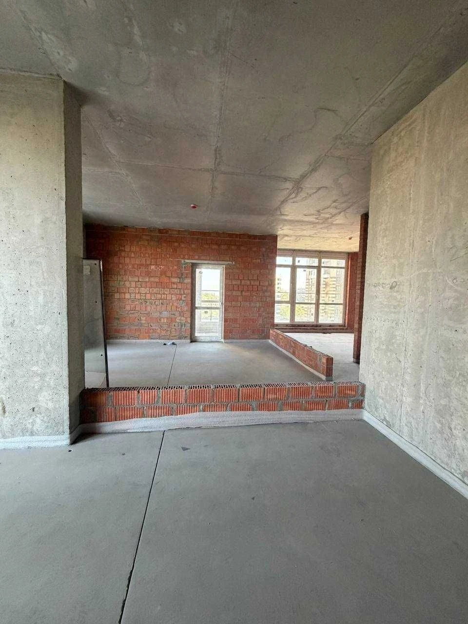 Sale of Greenville Park business class residential complex (Greenville) with a terrace