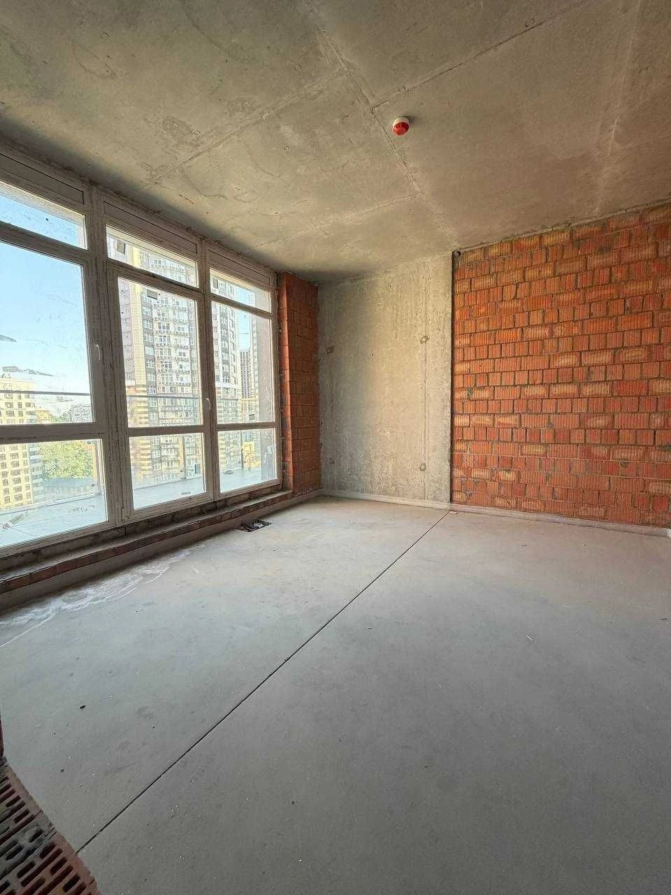 Sale of Greenville Park business class residential complex (Greenville) with a terrace