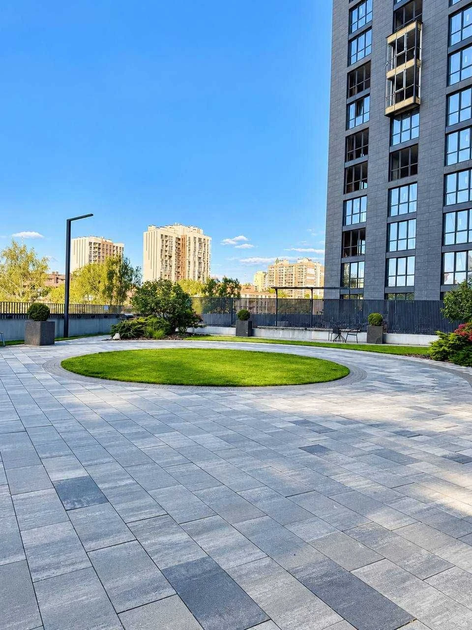 Sale of Greenville Park business class residential complex (Greenville) with a terrace