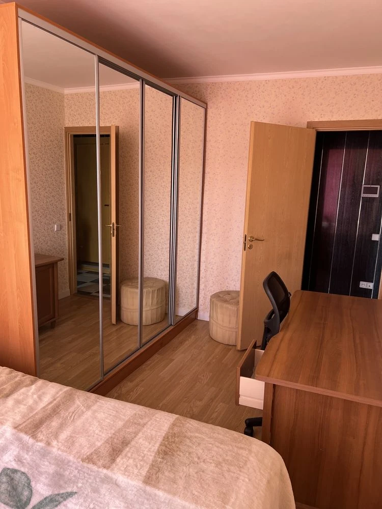 Продам 3 кімнатну квартиру на Пр. Калнишевського (Косіора)