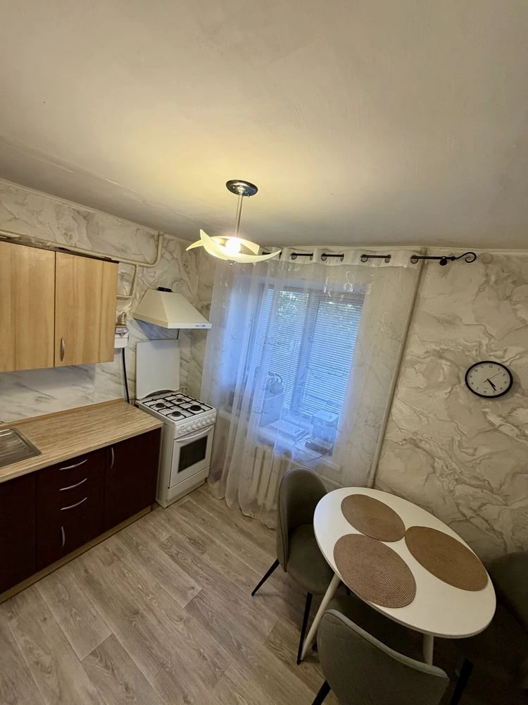 Продам 2к квартиру . Макарова