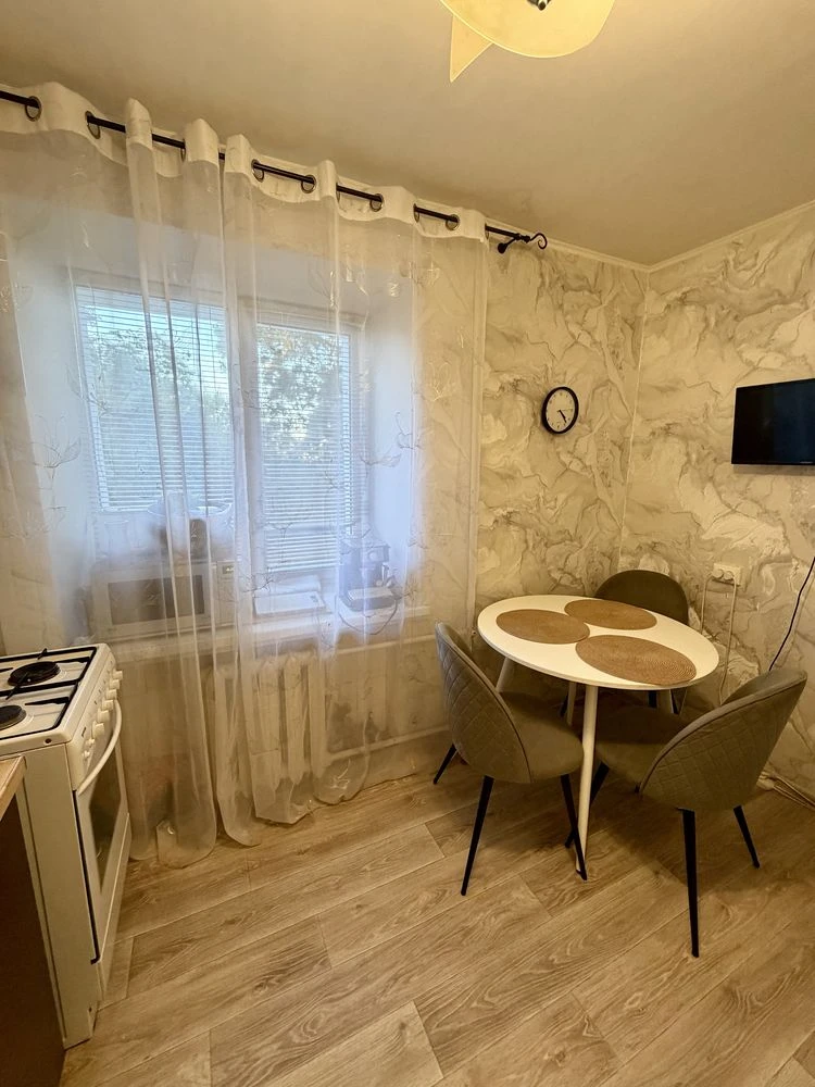 Продам 2к квартиру . Макарова