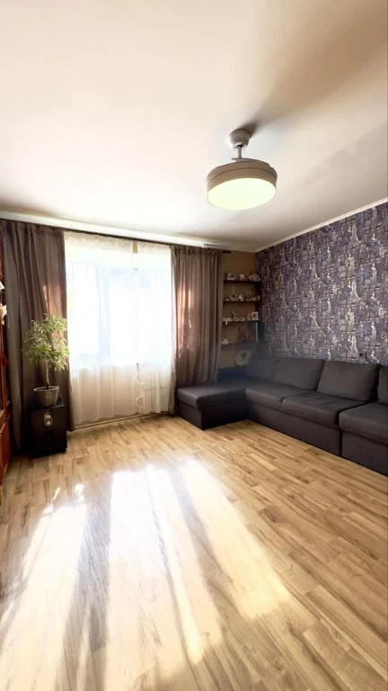 For sale a spacious 4-bedroom apartment with cosmetic renovation Kalinova-Obra