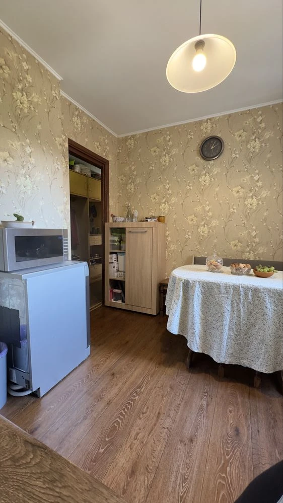 Продам просторную 4к квартиру с косм ремонтом Калиновая-Обра