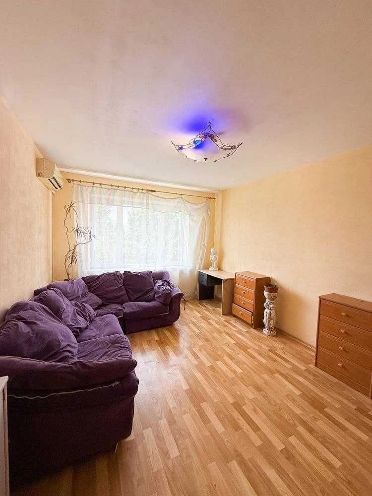 Продам трикімнатну квартиру з гарним ремонтом. ДЕРЖПРОГРАМИ Т