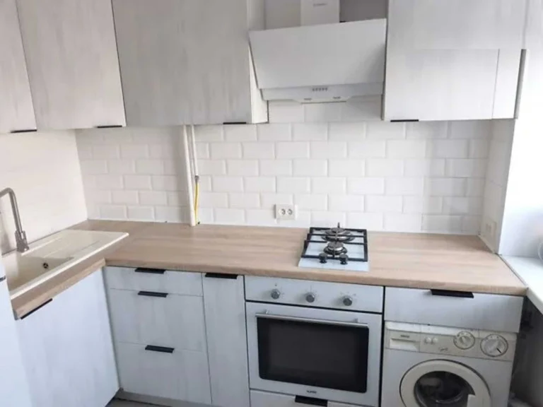 for sale 2-room apartment in a prime location on Prospect Dmityia Yavornitsko