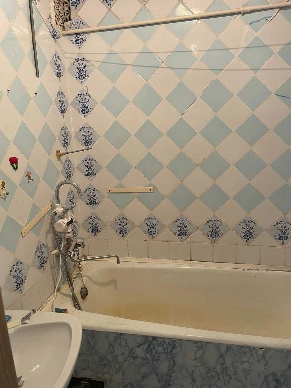 Продам 2 кім.кв. пр-т Аерокосмічний