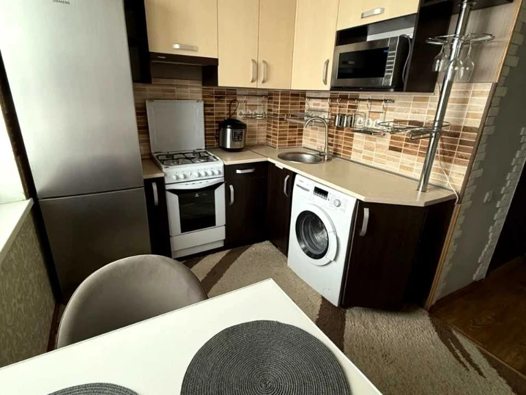 Apartment. Kharkiv, Traktorobudivnykiv Prospect.