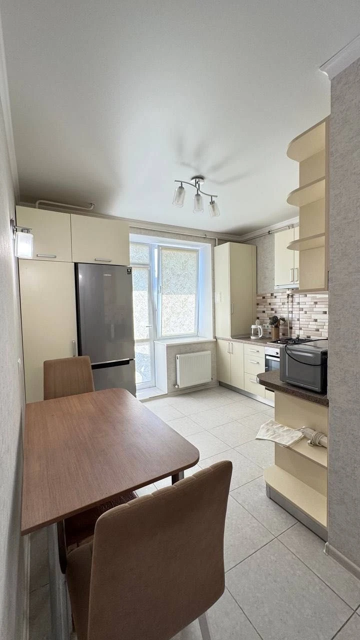 Продается 1-комнатная квартира 35 м², в кирпичном доме на