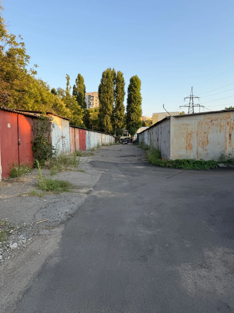 Продам гараж/навіс  вул.Ільфа і Петрова (Сімʼї Глодан)