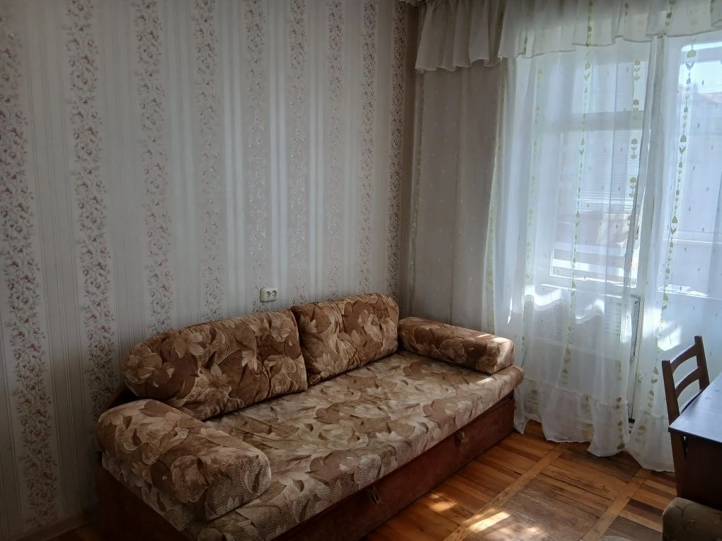 Продаю двухкомнатную по Товарищеской