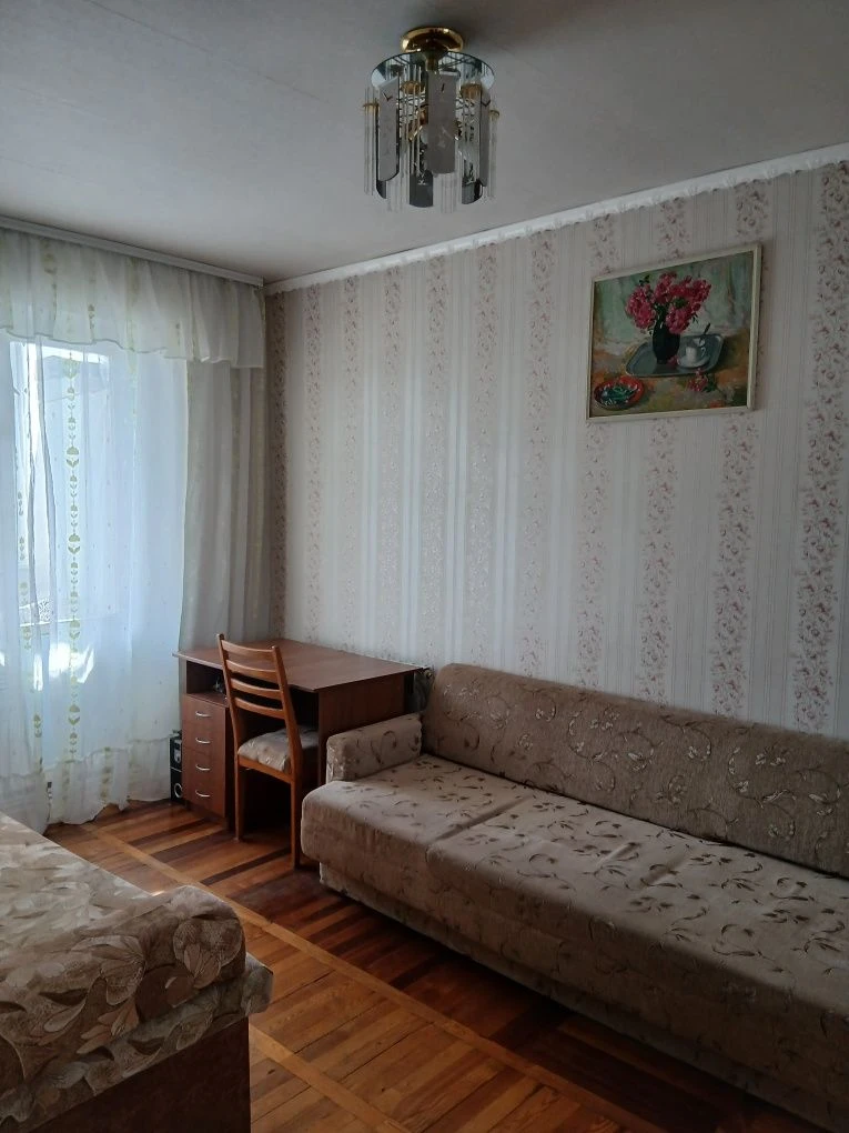 Продаю двухкомнатную по Товарищеской