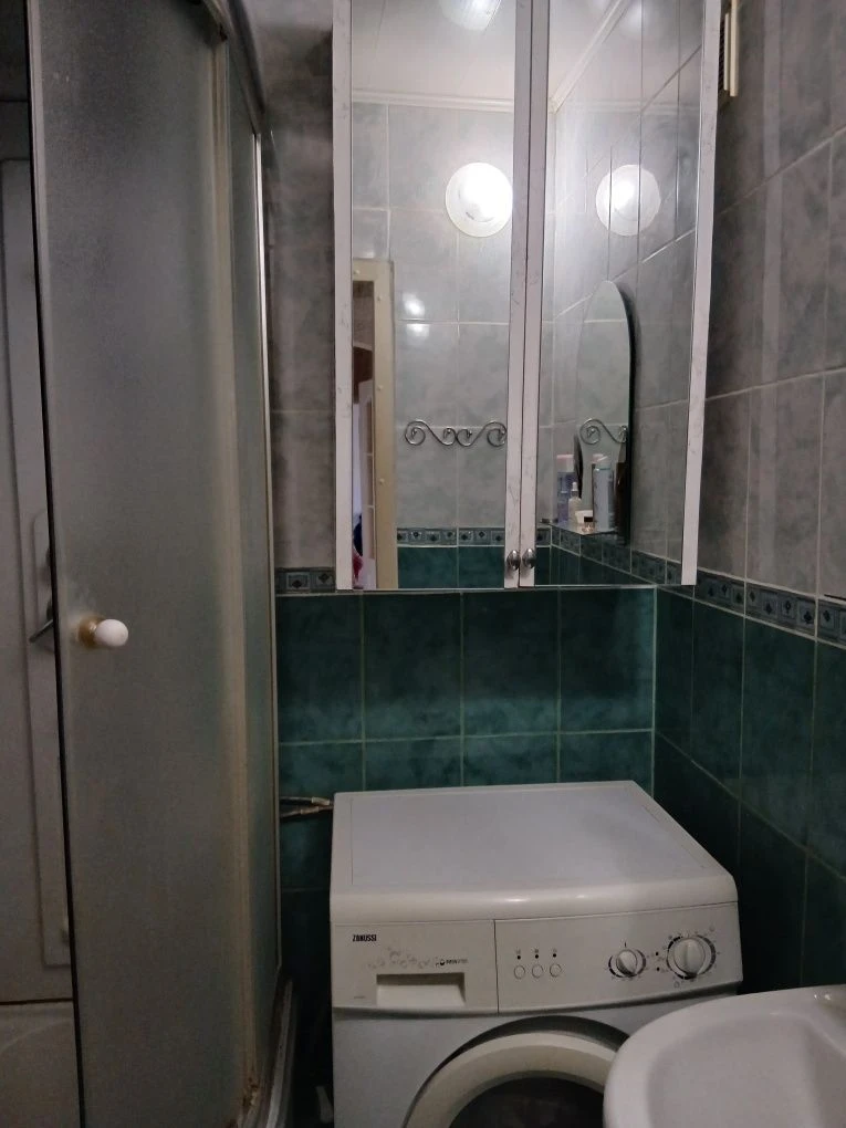 Продаю двухкомнатную по Товарищеской