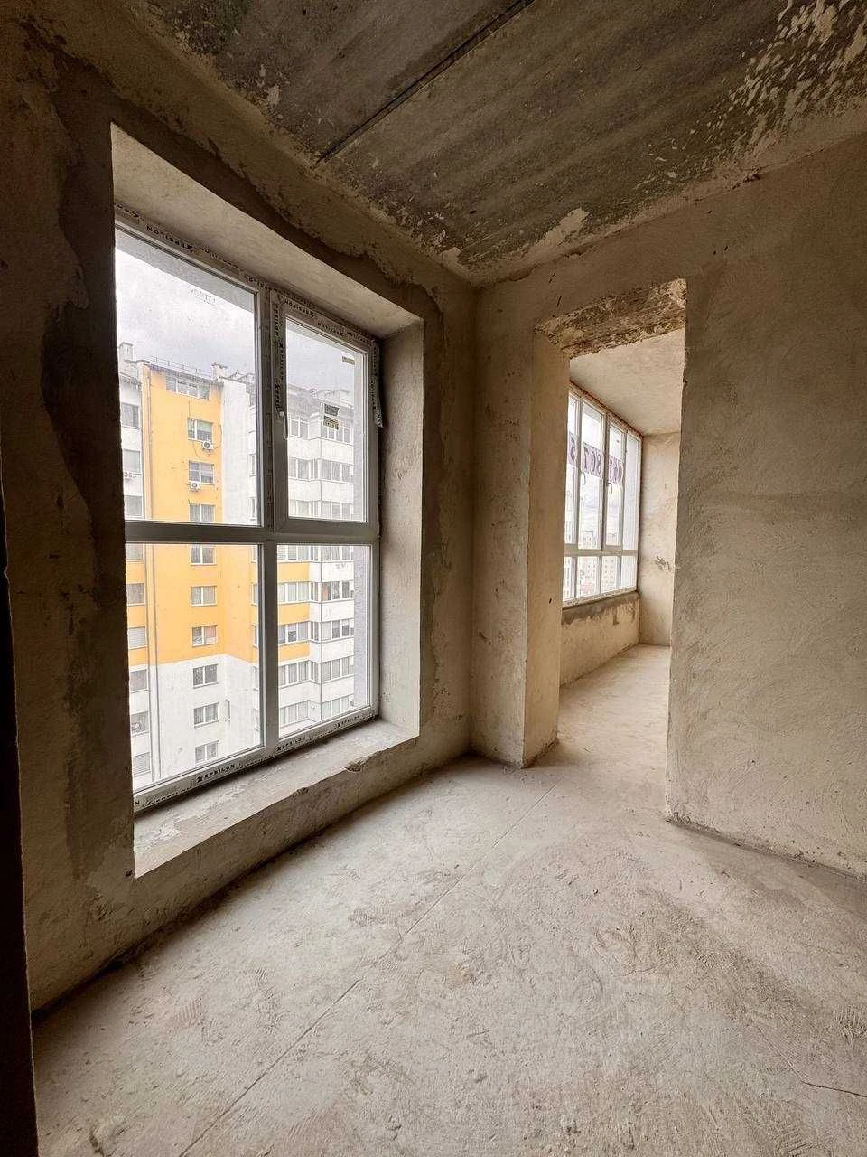 Продаю 2 кім. квартиру готову до ремонту