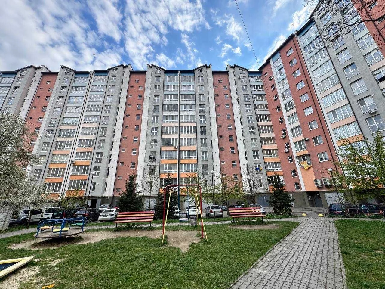 Продаю 2 кім. квартиру готову до ремонту