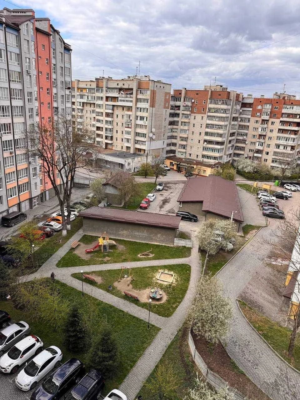Продаю 2 кім. квартиру готову до ремонту
