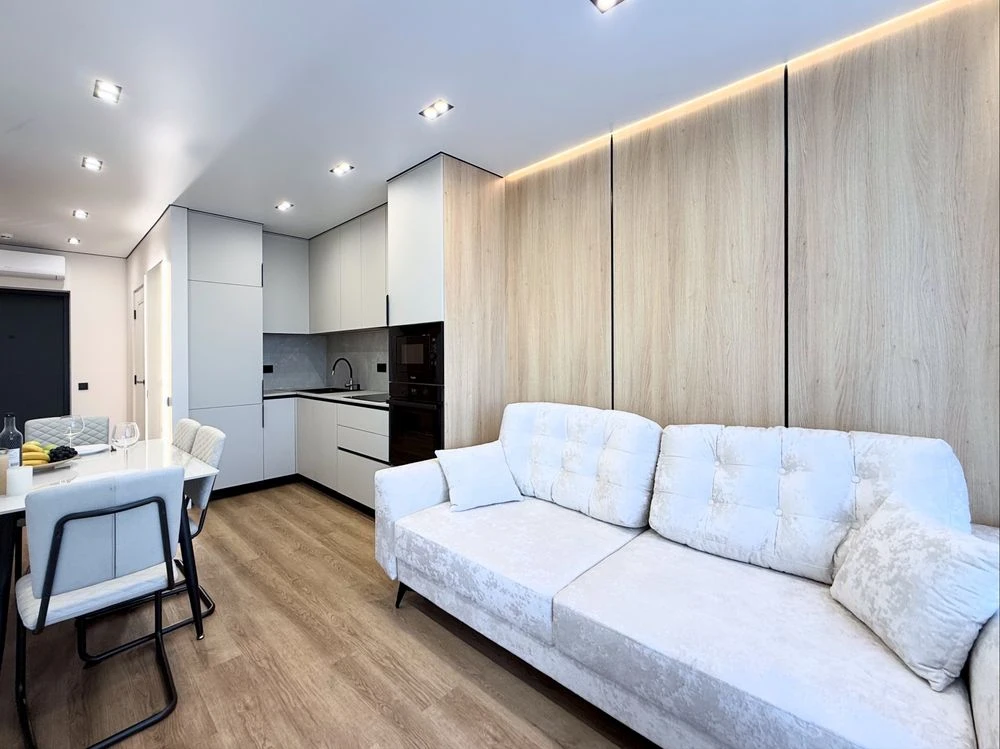 Owner, Park Avenue, two-room apartment