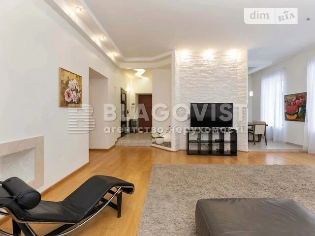 Sale of 4-room apartment 112.2 sq. m on Kruglouniversitytska Street