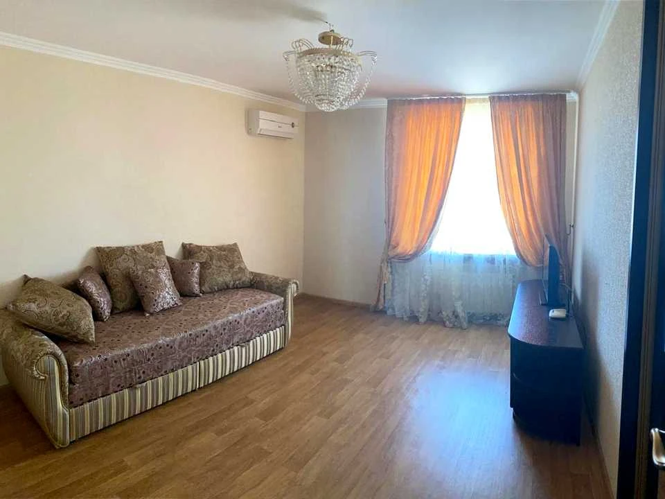Apartment. Odesa, Melnytska St.