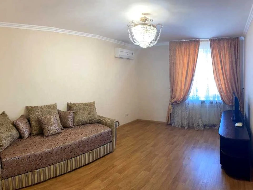 Apartment. Odesa, Melnytska St.