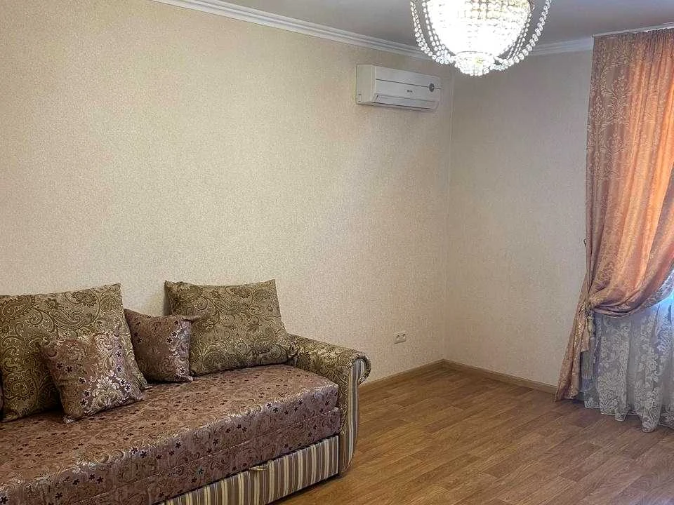Apartment. Odesa, Melnytska St.