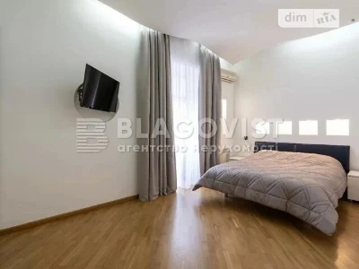 Sale of 4-room apartment 112.2 sq. m on Kruglouniversitytska Street