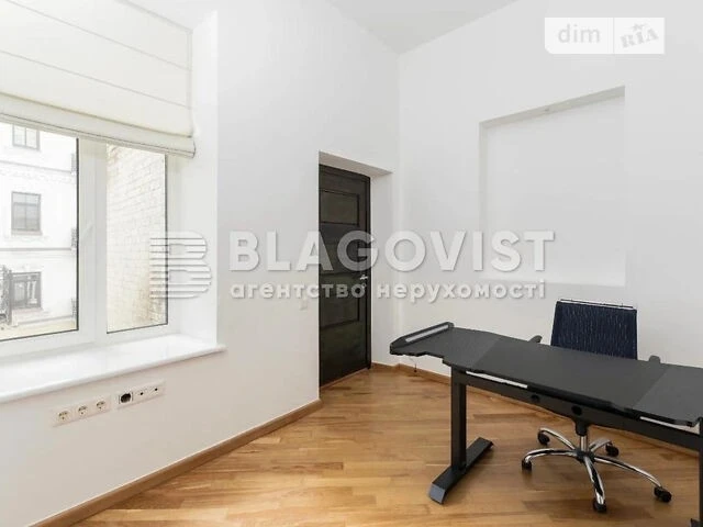 Sale of 4-room apartment 112.2 sq. m on Kruglouniversitytska Street