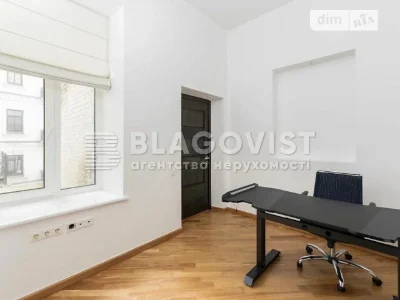 Sale of 4-room apartment 112.2 sq. m on Kruglouniversitytska Street