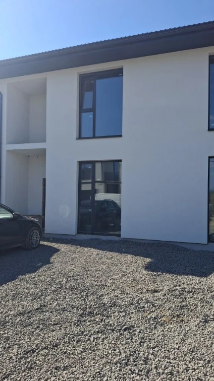 For sale townhouse under renovation in a good location