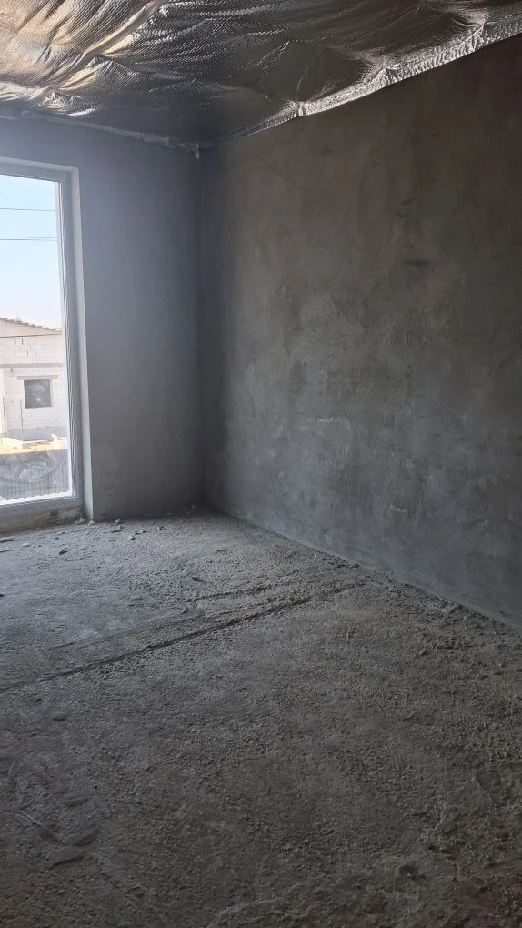 For sale townhouse under renovation in a good location
