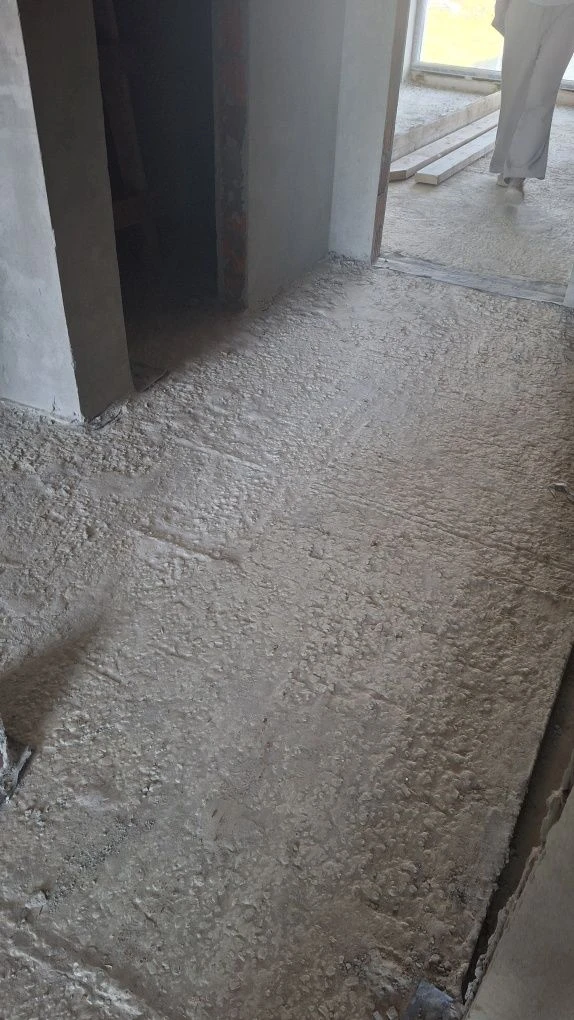For sale townhouse under renovation in a good location