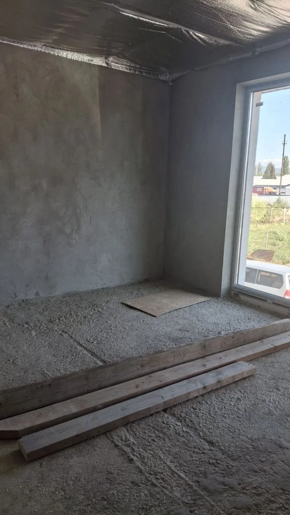 For sale townhouse under renovation in a good location