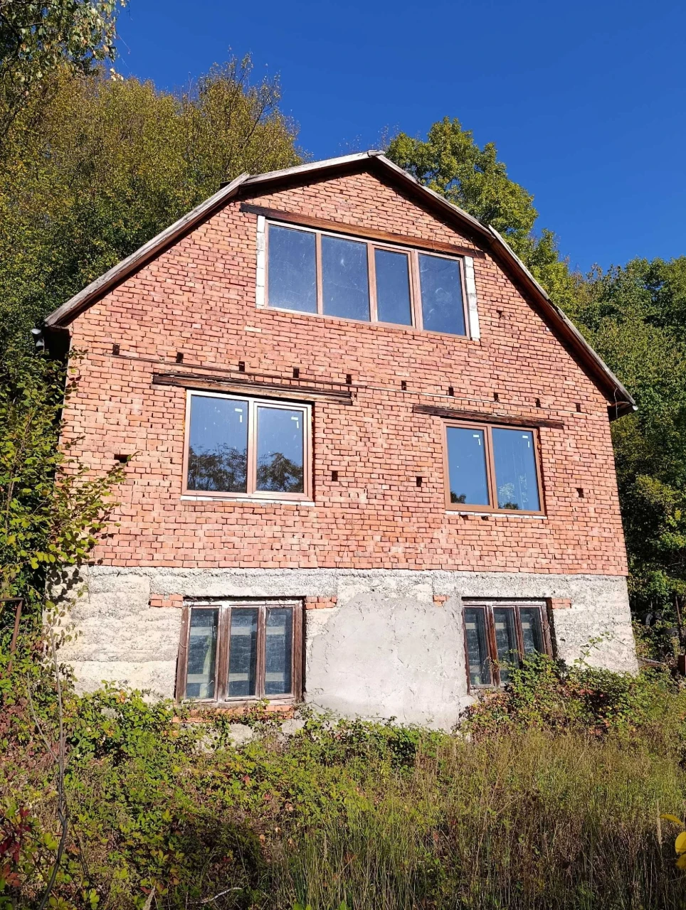 Sale of a country house 165 sq.m. with a plot of 6.5 acres in